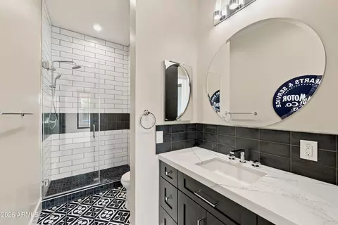 Bath - 1144 W Lawrence Ln, Phoenix, AZ 85021 photo 5 of 6