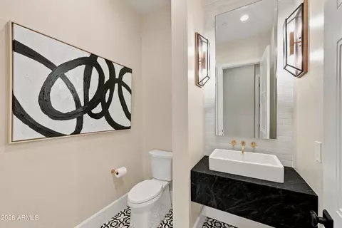 Bath - 1144 W Lawrence Ln, Phoenix, AZ 85021 photo 6 of 6