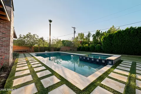 Exterior - 1144 W Lawrence Ln, Phoenix, AZ 85021 photo 6 of 7