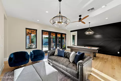Living - 1144 W Lawrence Ln, Phoenix, AZ 85021 photo 2 of 3