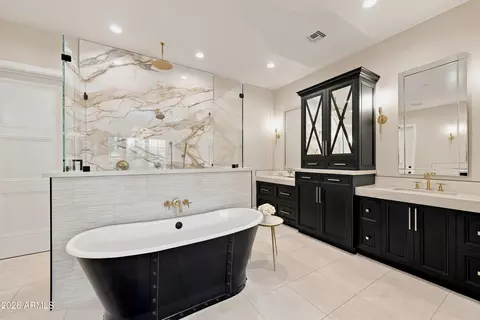 Bath - 1144 W Lawrence Ln, Phoenix, AZ 85021 photo 1 of 6