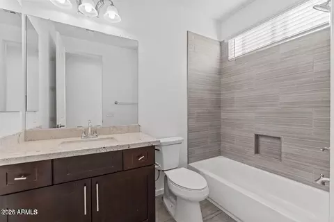 Bath - 721 E Carol Ave, Phoenix, AZ 85020 photo 1 of 4