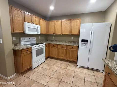 Kitchen - 2337 E 39th Ave, Apache Junction, AZ 85119 photo 1 of 4