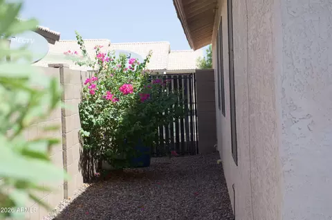 Exterior - 2337 E 39th Ave, Apache Junction, AZ 85119 photo 6 of 8