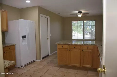 Kitchen - 2337 E 39th Ave, Apache Junction, AZ 85119 photo 3 of 4