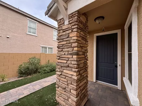 Exterior - 2239 E Bowker St, Phoenix, AZ 85040 photo 3 of 10