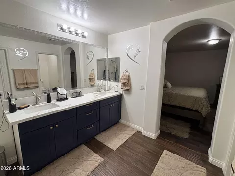 Bath - 2239 E Bowker St, Phoenix, AZ 85040 photo 3 of 6