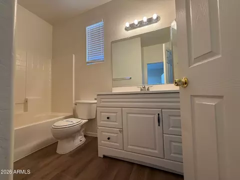 Bath - 4224 S 76th Ave, Phoenix, AZ 85043 photo 5 of 5