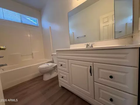 Bath - 4224 S 76th Ave, Phoenix, AZ 85043 photo 1 of 5