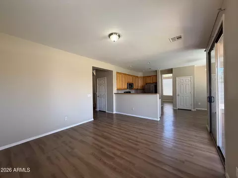 Living - 4224 S 76th Ave, Phoenix, AZ 85043 photo 2 of 4