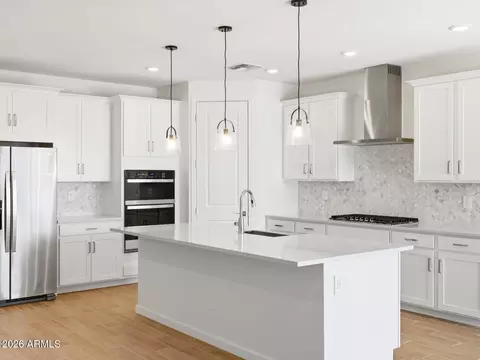 Kitchen - 292 W Flatiron Trl, Apache Junction, AZ 85120 photo 3 of 5