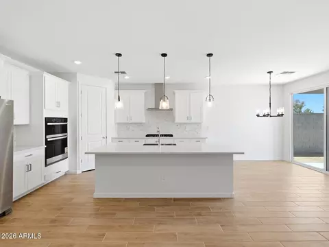 Kitchen - 292 W Flatiron Trl, Apache Junction, AZ 85120 photo 4 of 5