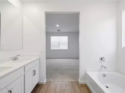Bath - 292 W Flatiron Trl, Apache Junction, AZ 85120 photo 2 of 2