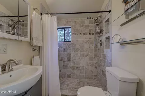 Bath - 4705 N Oak Leaf Cir, Pine, AZ 85544 photo 2 of 2