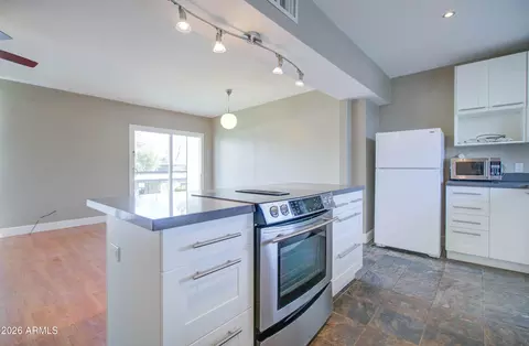 Kitchen - 3242 E Camelback Rd #207, Phoenix, AZ 85018 photo 3 of 4