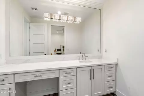 Bath - 1811 E Claremont St, Phoenix, AZ 85016 photo 5 of 6