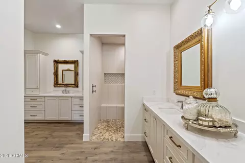 Bath - 1811 E Claremont St, Phoenix, AZ 85016 photo 3 of 6