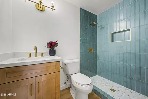 Bath - 4717 N 79th Ln, Phoenix, AZ 85033 photo 2 of 2