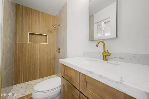 Bath - 4717 N 79th Ln, Phoenix, AZ 85033 photo 1 of 2