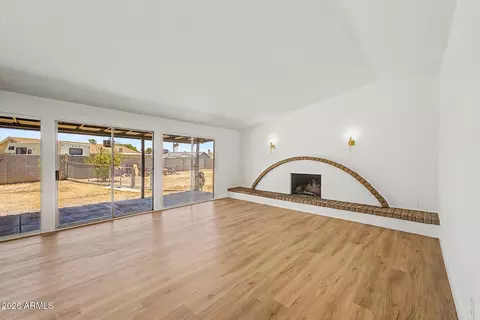 Living - 4717 N 79th Ln, Phoenix, AZ 85033 photo 2 of 4