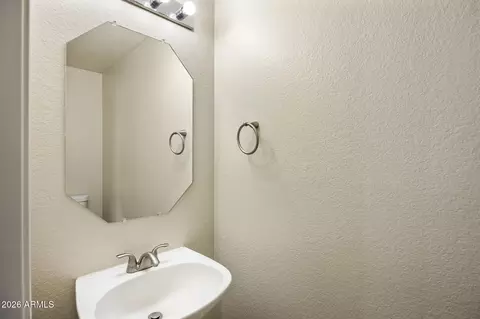 Bath - 754 S Sorrell Ln, Gilbert, AZ 85296 photo 3 of 3