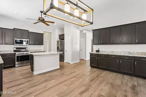 Kitchen - 4342 W Hackamore Dr, Phoenix, AZ 85083 photo 5 of 6