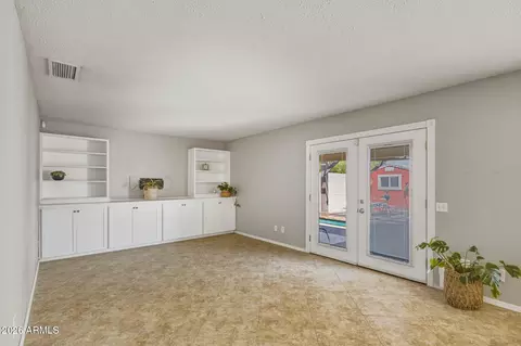 Living - 10035 S 44th St, Phoenix, AZ 85044 photo 2 of 4