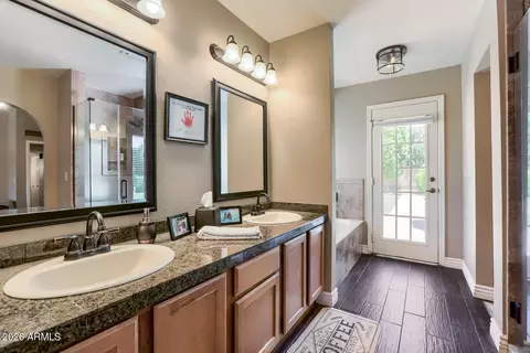 Bath - 720 E Grandview Rd, Phoenix, AZ 85022 photo 1 of 3
