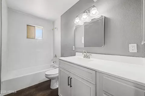 Bath - 263 W Hunter St, Mesa, AZ 85201 photo 1 of 2