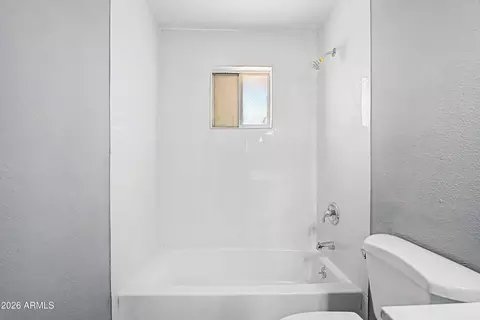 Bath - 263 W Hunter St, Mesa, AZ 85201 photo 2 of 2