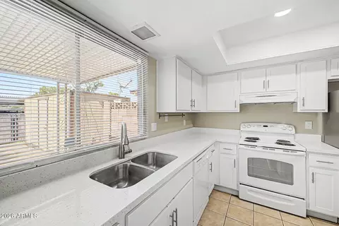 Kitchen - 6138 N 30th Ave, Phoenix, AZ 85017 photo 1 of 3