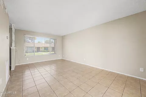 Living - 6138 N 30th Ave, Phoenix, AZ 85017 photo 4 of 5