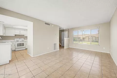 Living - 6138 N 30th Ave, Phoenix, AZ 85017 photo 5 of 5