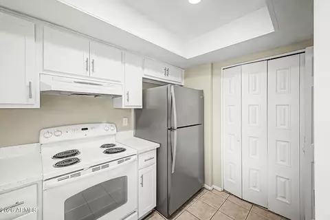 Kitchen - 6138 N 30th Ave, Phoenix, AZ 85017 photo 2 of 3