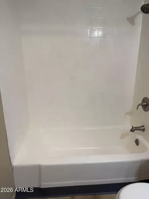 Bath - 6011 N 33rd Ave, Phoenix, AZ 85017 photo 2 of 4
