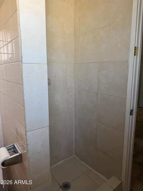 Bath - 6011 N 33rd Ave, Phoenix, AZ 85017 photo 4 of 4