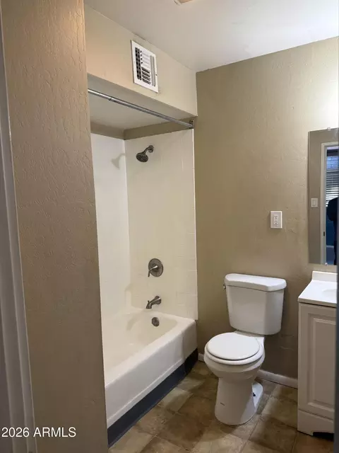 Bath - 6011 N 33rd Ave, Phoenix, AZ 85017 photo 1 of 4