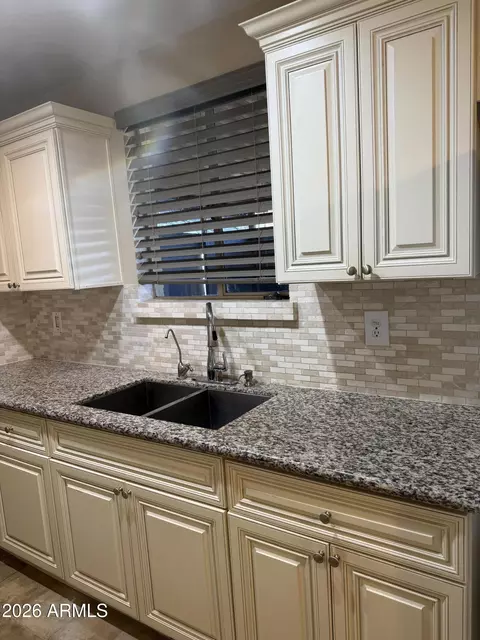 Kitchen - 6011 N 33rd Ave, Phoenix, AZ 85017 photo 1 of 2