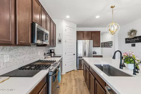 Kitchen - 11018 E Tesla Ave, Mesa, AZ 85212 photo 5 of 7