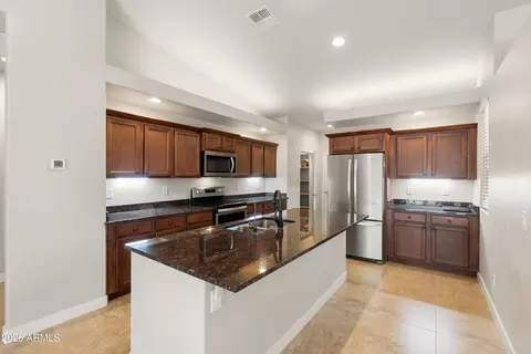 Kitchen - 3925 E Ormand Cv, Rimrock, AZ 86335 photo 2 of 4