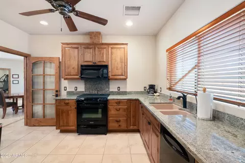 Kitchen - 3925 E Ormand Cv, Rimrock, AZ 86335 photo 4 of 4