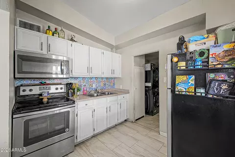 Kitchen - 1817 N 38th Dr, Phoenix, AZ 85009 photo 1 of 2