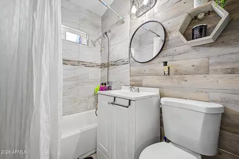 Bath - 1817 N 38th Dr, Phoenix, AZ 85009 photo 1 of 1