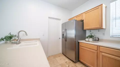 Kitchen - 10058 E Kilarea Ave, Mesa, AZ 85209 photo 3 of 3