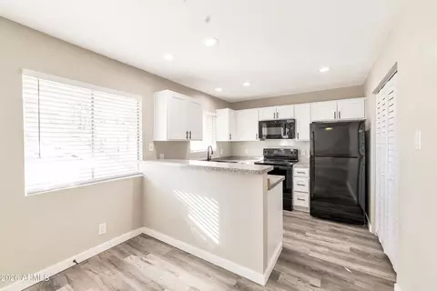 Kitchen - 2726 E Beck Ln, Phoenix, AZ 85032 photo 1 of 2