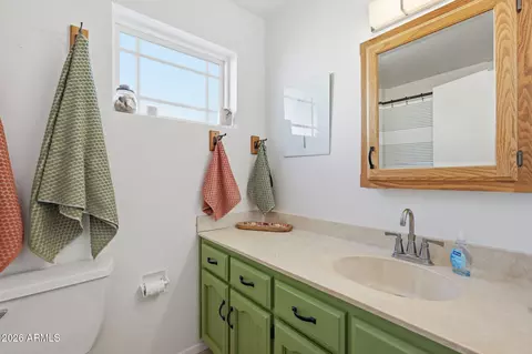 Bath - 1358 E Chilton Dr, Tempe, AZ 85283 photo 3 of 4
