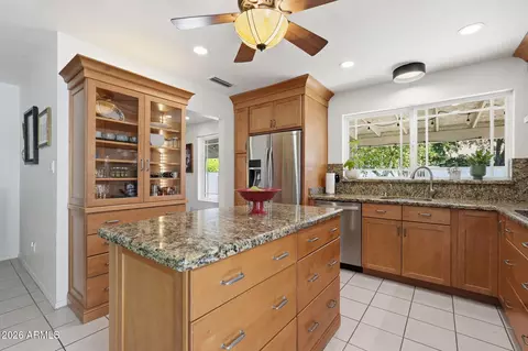 Kitchen - 1358 E Chilton Dr, Tempe, AZ 85283 photo 3 of 5