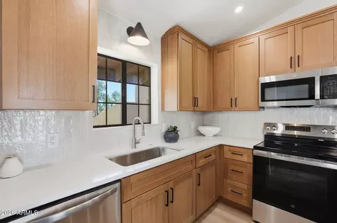 Kitchen - 8344 N 21st Dr #I211, Phoenix, AZ 85021 photo 6 of 6