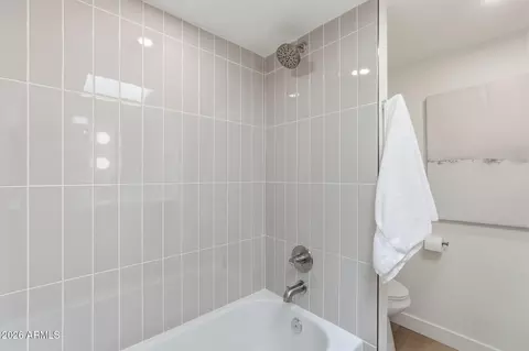 Bath - 8344 N 21st Dr #I211, Phoenix, AZ 85021 photo 2 of 4