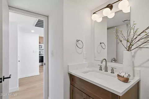 Bath - 8344 N 21st Dr #I211, Phoenix, AZ 85021 photo 3 of 4